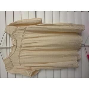 Flower & Feather cream blouse with Swiss dot and crochet detailing size 1X